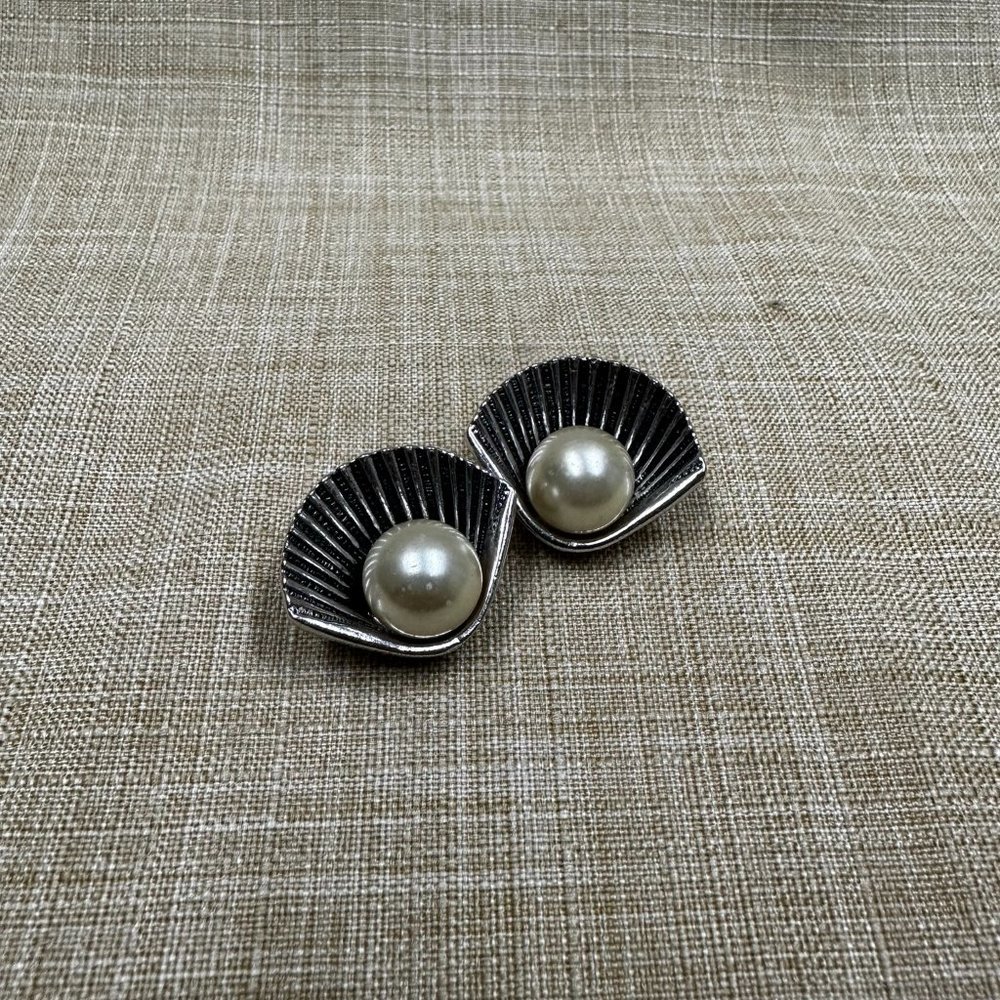 Shell & Pearl Earrings